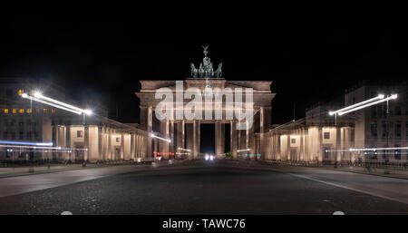 Berlin, Allemagne. 29 mai, 2019. Des gens est vide de la Pariser Platz à la porte de Brandebourg en début de matinée. (Effet de zoom) Crédit : Paul Zinken/dpa/Alamy Live News Banque D'Images