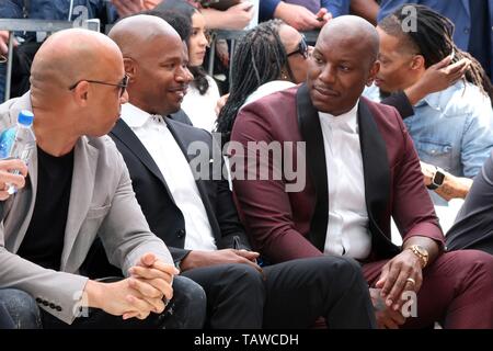 Los Angeles, CA, USA. 28 mai, 2019. Vin Diesel, Jamie Foxx, Tyrese Gibson à la cérémonie d'intronisation pour l'étoile sur le Hollywood Walk of Fame pour F. Gary Gray, Hollywood Boulevard, Los Angeles, CA, 28 mai 2019. Credit : Priscilla Grant/Everett Collection/Alamy Live News Banque D'Images