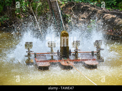 Turbine hydraulique / turbine oxygène de l'eau dans le parc ou l'outil de l'agriculture Banque D'Images