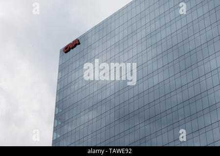 La nouvelle tour de bureaux de l'AIIC en raison de nuages dans la boucle, Chicago, Illinois Banque D'Images