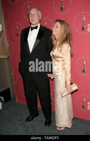 New York, USA. 24 Février, 2008. Acteur, Chevy Chase, et, femme, Jayni Chase à l'Oscar 2008 NYC Party au Carlyle. Crédit : Steve Mack/Alamy Banque D'Images