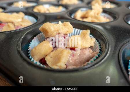 Muffin cru pâte d'effriter avant cuisson Banque D'Images