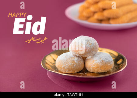 L'Aïd El-Fitr Félicitation, musulmane traditionnelle de moindre Cookies, kaak et biscuits Banque D'Images