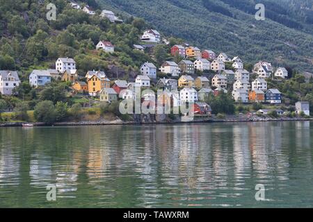 Petite ville en Norvège - Odda à côté de Sorfjorden. Le comté de Hordaland. Banque D'Images