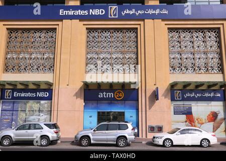 Dubaï, Émirats arabes unis - 9 décembre 2017 : Emirates NBD bank succursale à Dubaï, Émirats arabes unis. Unis, le jour ouvré suivant est l'un des plus grands groupes bancaires au Moyen-Orient par l'actif. Banque D'Images