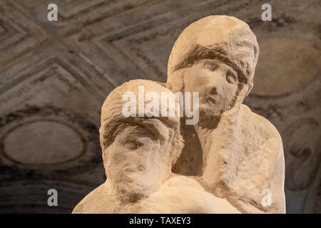 Le château des Sforza, musée, Milan : Détails de la Pietà Rondanini, sculpture que Michel-Ange Buonarroti a travaillé sur à partir de 1552 jusqu'à sa mort en 1564 Banque D'Images