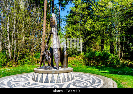 Les Portugais Joe statue est une sculpture en bronze dans le parc Stanley. Un hommage à la connexion entre le domaine ancestral des autochtones et du portugais Banque D'Images