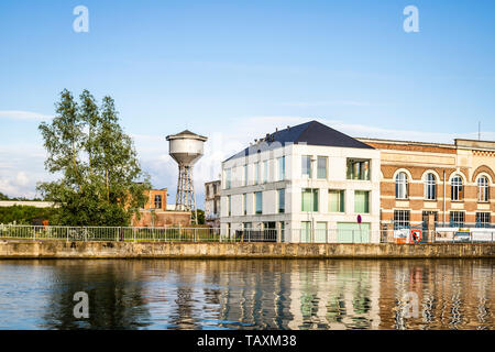 Willebroek, Belgique - 27 mai 2019 : tour de l'eau sur l'ancien site de l'usine de Naeyer à Willebroek Banque D'Images