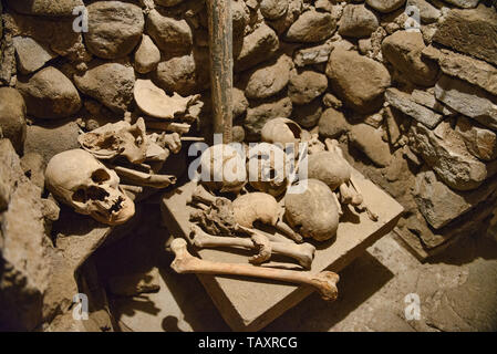 L'intérieur de crânes de moines la crypte de l'Église et couvent de San Francisco, Potosí, Bolivie Banque D'Images