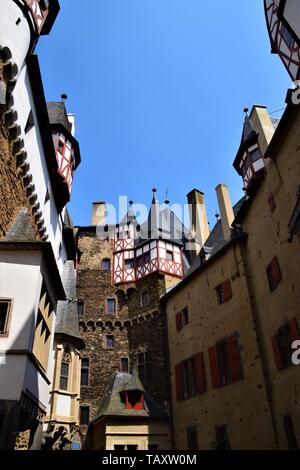 Château d'Eltz vue sur la cour intérieure de l'Allemagne Banque D'Images