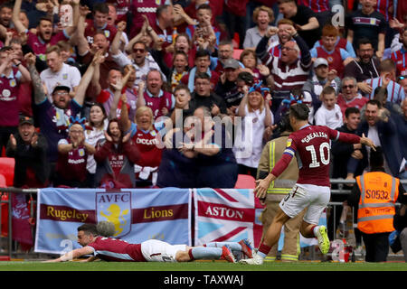 John McGinn de Aston Villa célèbre après avoir marqué pour le rendre 2-0 - Aston Villa v Derby County, Sky Bet finale Play-Off du championnat, au stade de Wembley, Londres - 27 mai 2019 Editorial N'utilisez que des restrictions s'appliquent - DataCo Banque D'Images