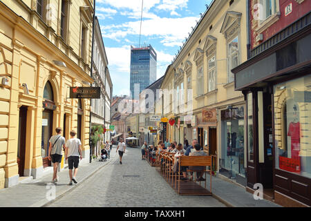 ZAGREB, CROATIE - 15 juillet, 2017. 81, Street View dans la vieille ville de Zagreb avec Zagreb 360° cafe et plate-forme d'observation, Croatie Banque D'Images