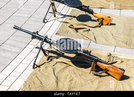 Samara, Russie - 25 mai 2019 : véritable mitrailleuse Degtyarev soviétique (Modèle 1940). Machine gun de l'armée russe pendant la Seconde Guerre mondiale Banque D'Images