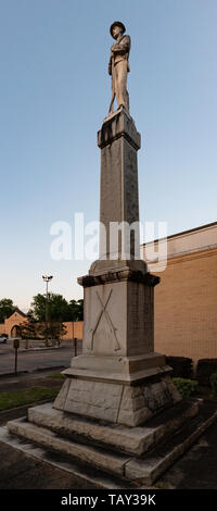 Prattville, Alabama/USA-Mai 2, 2019 : Panorama de l'Autauga County Monument confédéré dans errected 1908 par l'Organisation des Filles de la Confédération n Banque D'Images