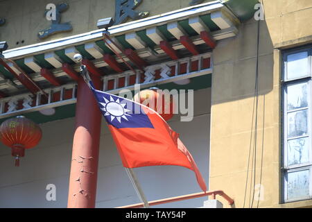 Drapeau taiwanais brandit dans Chinatown new york Banque D'Images