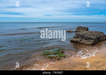 Rocky mer plage Banque D'Images