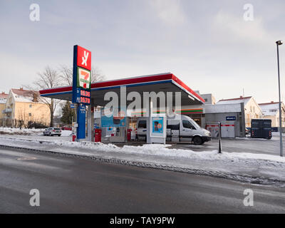 Une station d'essence dans la chaîne XY avec un 7 eleven shop dans Tåsen, Oslo Norvège Banque D'Images