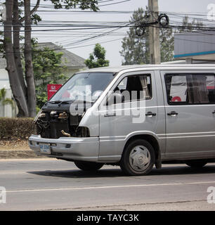 Chiang Mai, Thaïlande - 17 mai 2019 : Un Benz MB140D Van. Sur road no.1001, à 8 km de la ville de Chiangmai. Banque D'Images