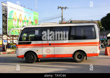 Chiang Mai, Thaïlande - 4 novembre 2012 : société Prempracha Mini bus can. Route Pai et Chiangmai. Photo à la gare routière de Chiangmai, Thaïlande. Banque D'Images