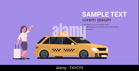 Businesswoman attraper sur taxi street business woman en tenue de cérémonie avec une assurance arrêt de yellow cab city transportation service concept copy space Illustration de Vecteur