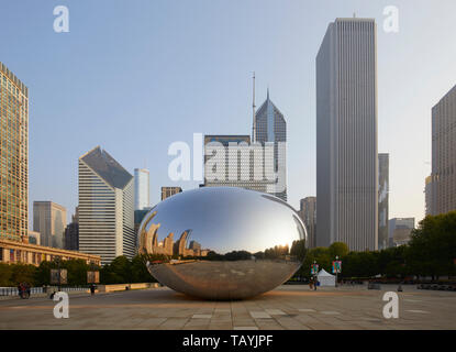 La sculpture Cloud Gate, également connu sous le nom de Bean, au Millenium Park, Chicago, Illinois, United States Banque D'Images