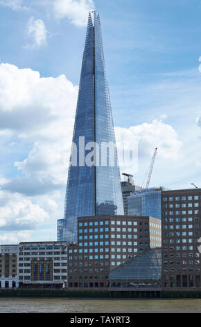 Le fragment. 95 étages, gratte-ciel de verre supertall 309,6 mètres de haut. Conçu par l'architecte italien Renzo Piano, à Southwark, Londres. Construit entre Banque D'Images