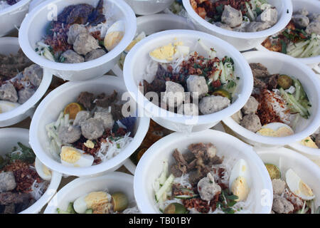 L'alimentation de rue indonésien célèbre plat appelé Bakso au bazar. Banque D'Images