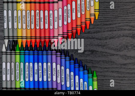 Nouveau Générique sharp Crayons marqués dans un zippering ligne symétrique modèle de maillage. Aucun marquage n'est présent et les étiquettes de couleur sont facilement modifiables. Ther Banque D'Images