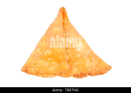 Samosa maison isolé sur fond blanc, selective focus Banque D'Images