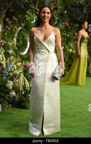 Adria Arjona assistant à la première de bons présages à l'Odeon Leicester Square Luxe, centre de Londres. Banque D'Images