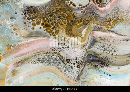 Mousse de couleur sur l'eau. Banque D'Images