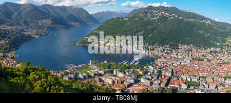 Como - La ville avec la Cathédrale et le lac de Côme. Banque D'Images