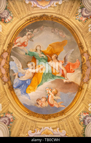 MENAGGIO, ITALIE - 8 mai 2015 : la fresque néo-baroque de l'Assomption de la Vierge à l'église Chiesa di Santa Marta. Banque D'Images