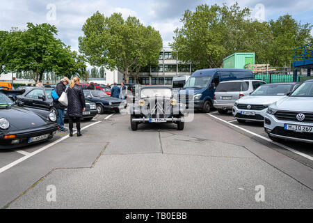 BERLIN - 11 MAI 2019 : la voiture de luxe de taille intermédiaire Citroen Traction Avant sur le parking. 32ème Journée Oldtimer Berlin-brandebourg. Banque D'Images