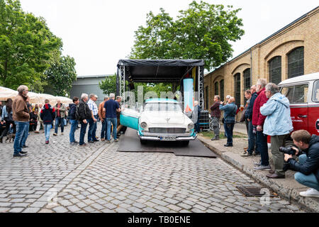 BERLIN - 11 MAI 2019 : berline Windsor Chrysler Newport, 1956. 32ème Journée Oldtimer Berlin-brandebourg. Banque D'Images