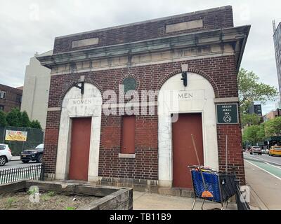 Toilettes publiques vintage Banque D'Images