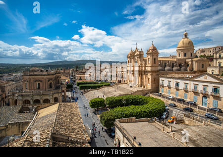 Vue panoramique sur la vieille ville de Noto Noto et cathédrale, Sicile, en Italie. Banque D'Images