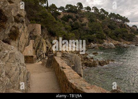 La cala dels frales à lloret de mar au lever du soleil, Espagne Banque D'Images