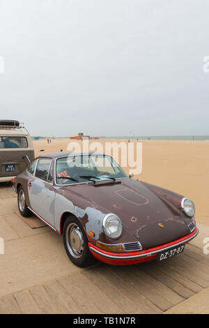 La Haye, Pays-Bas - le 26 mai 2019 : Porsche 912 modèle classique avec look rat stationné à l'air cooled motor show à Scheveningen Banque D'Images