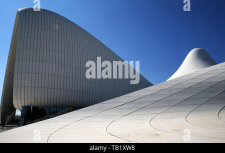 Une vue générale de la Fondation Heydar Aliyev Centre avant la finale de l'UEFA Europa League au Stade Olympique, Baku, Azerbaïdjan. Banque D'Images