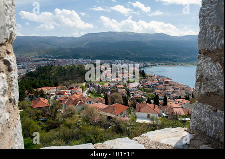 La pittoresque ville d''Ohrid vus de la forteresse de Samuel, la capitale du premier Empire bulgare du 10e siècle. Ohrid est noté comme le "Jeru Banque D'Images