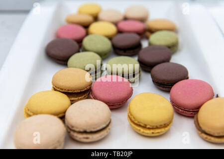 Macarons français à bord du drakkar viking Foresti à Bordeaux, France Banque D'Images