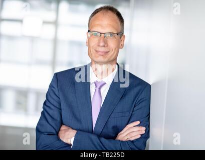 Berlin, Allemagne. 29 mai, 2019. Michael Lohscheller, Directeur général d'Opel Automobile GmbH, regarde vers l'appareil photo du photographe en marge d'une entrevue. Credit : Kay Nietfeld/dpa/Alamy Live News Banque D'Images