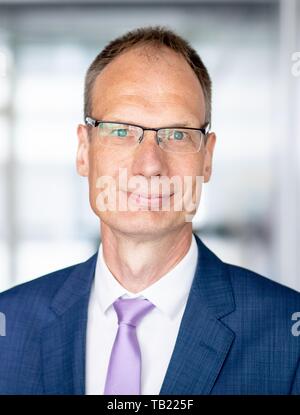 Berlin, Allemagne. 29 mai, 2019. Michael Lohscheller, Directeur général d'Opel Automobile GmbH, regarde vers l'appareil photo du photographe en marge d'une entrevue. Credit : Kay Nietfeld/dpa/Alamy Live News Banque D'Images