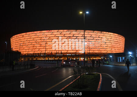 Baku, Azerbaïdjan. 28 mai, 2019. Dans la soirée, des panneaux LED illuminent la façade extérieure du Stade Olympique. Credit : Arne Dedert/dpa/Alamy Live News Banque D'Images