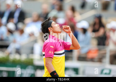 Paris, France. 29 mai 2019. Kei Nishikori du Japon réagit au cours de la masculin deuxième tour du tournoi de tennis français Jo-Wilfried Tsonga contre de la France à la Roland Garros à Paris, France le 29 mai 2019. Credit : AFLO/Alamy Live News Banque D'Images