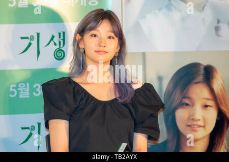 So-Dam Park, le 28 mai 2019 : l'actrice sud-coréen Park So-Dam participe à une conférence de presse après un aperçu de la presse de black comedy film 'parasite' à Séoul, Corée du Sud. Bong Joon-Ho directeur de la Corée du Sud, film de 'parasite' a remporté la Palme d'or au 72e Festival de Cannes. Credit : Lee Jae-Won/AFLO/Alamy Live News Banque D'Images