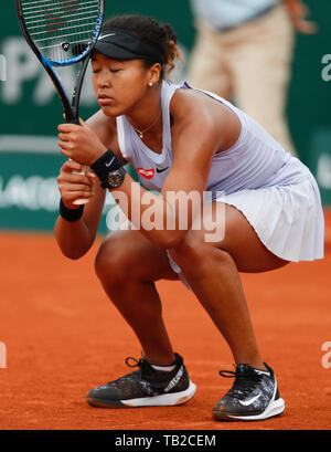 Paris, France. 30 mai, 2019. Naomi Osaka du Japon réagit au cours de la féministe des célibataires deuxième tour avec Victoria Azarenka du Bélarus à l'Open de France 2019 Tournoi de tennis à Roland Garros, à Paris, France le 30 mai 2019. Naomi Osaka 2-1. Credit : Han Yan/Xinhua/Alamy Live News Banque D'Images