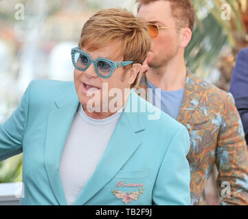 CANNES, FRANCE - 16 MAI : Sir Elton John et Taron Egerton assister à la 'Rocketman' photocall pendant le 72e Festival de Cannes (Credit : Mickael Chave Banque D'Images