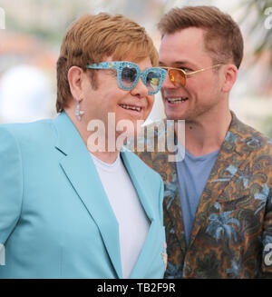 CANNES, FRANCE - 16 MAI : Sir Elton John et Taron Egerton assister à la 'Rocketman' photocall pendant le 72e Festival de Cannes (Credit : Mickael Chave Banque D'Images